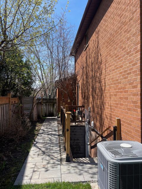 1397 Heritage Way Lower Level Oakville ON L6M 3C2
