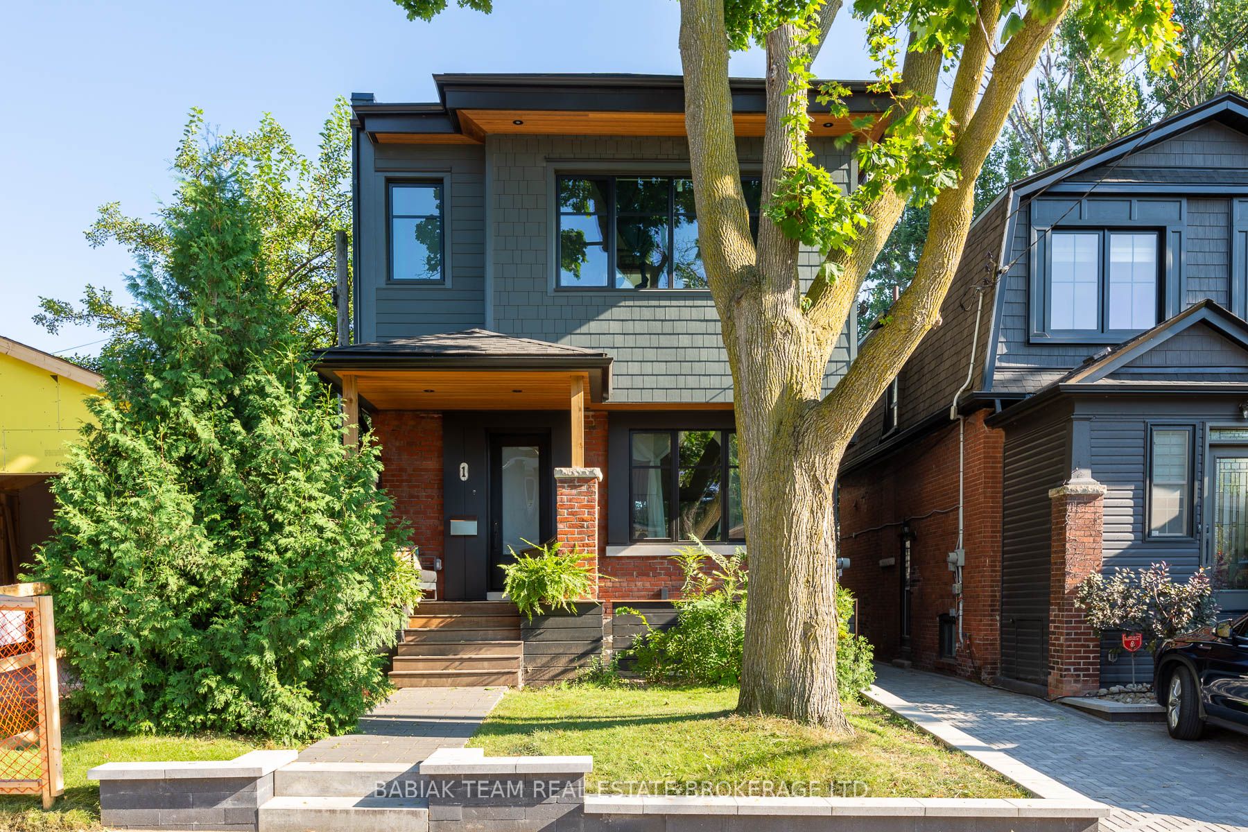 Photo 1 of 26 — 1 Ostend Avenue Lower, Toronto, ON M6S 1L3