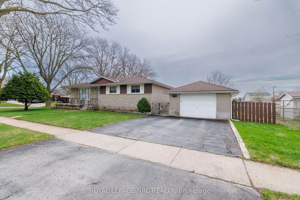 Photo of 6536 Cropp Street, Niagara Falls, ON L2E 5J7 (MLS # X13010478)