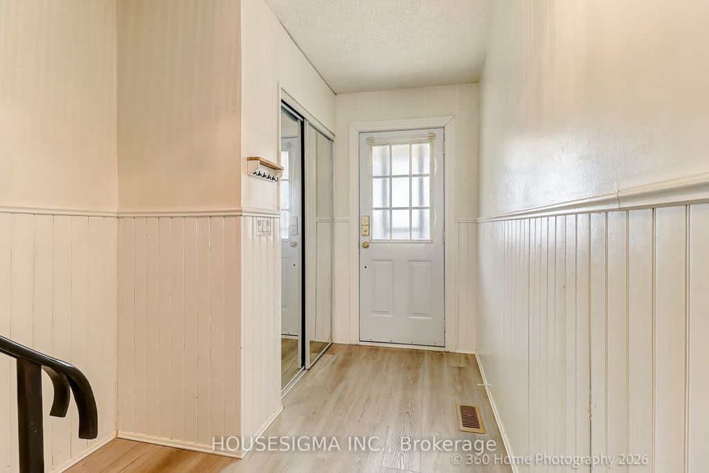 Photo of 927 W Burns Street W #29, Whitby, ON L1N 6J5 (MLS # E12960220)