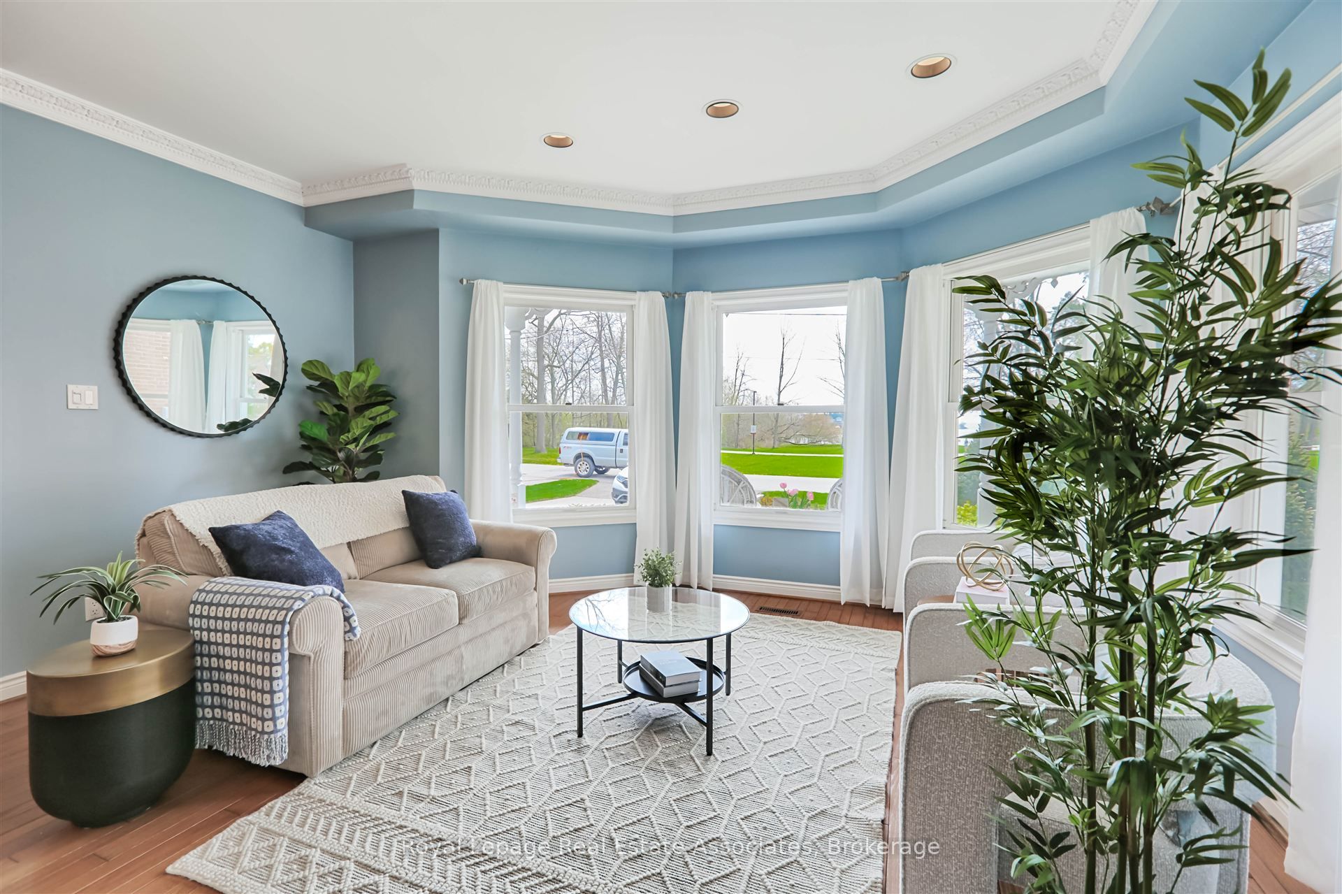 599 Lakeside Avenue