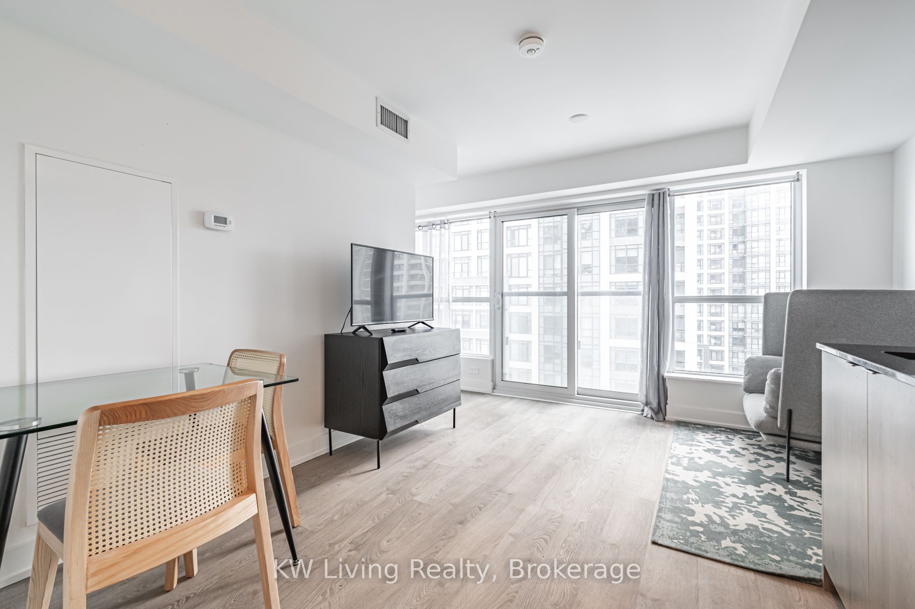 5 Mabelle Avenue 931