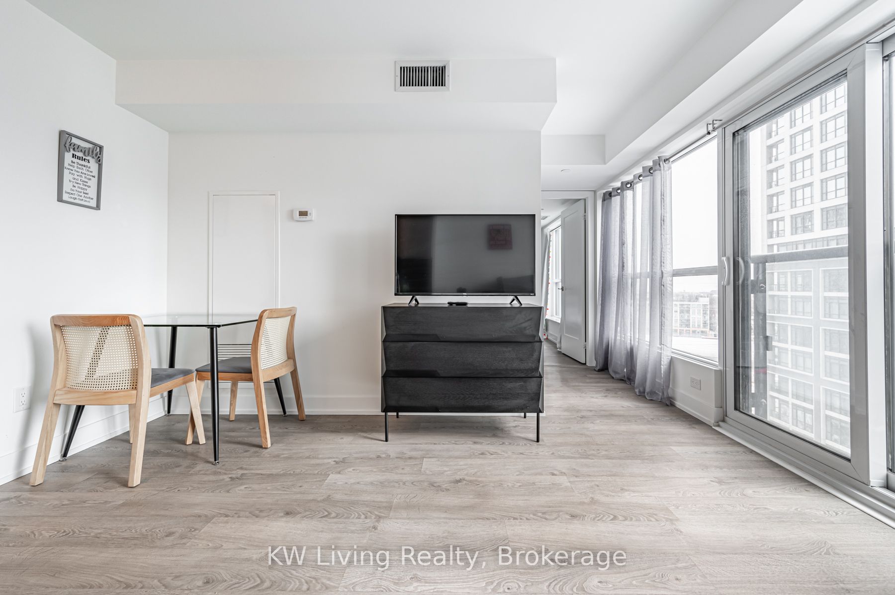 5 Mabelle Avenue 931