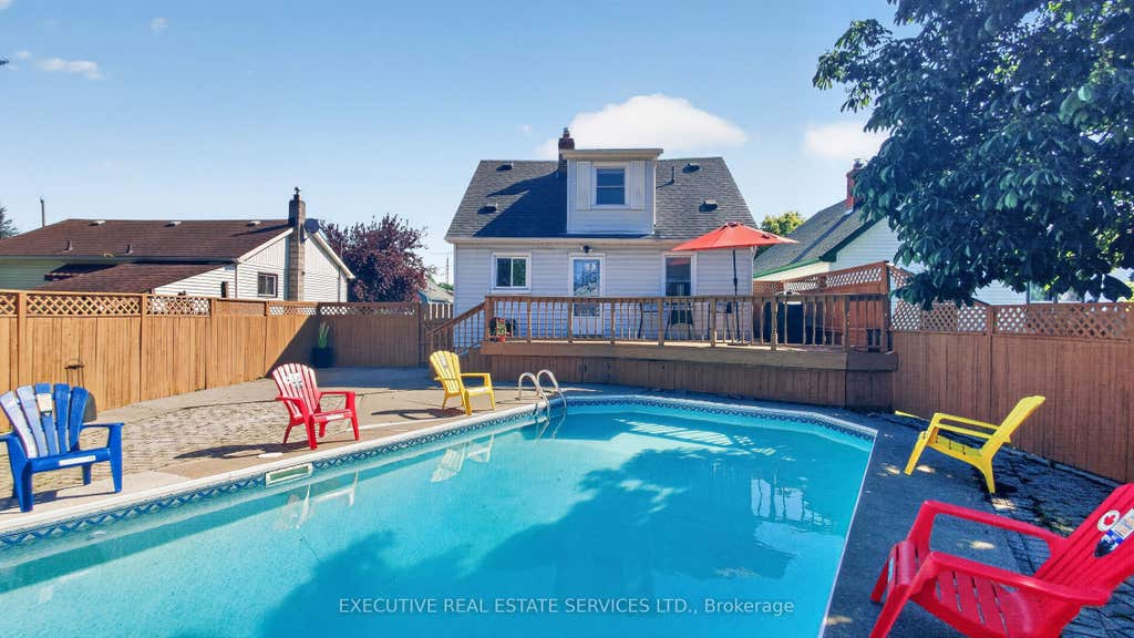 Photo of 38 Parker Street, St. Catharines, ON L2S 1C5 (MLS # X13694422)