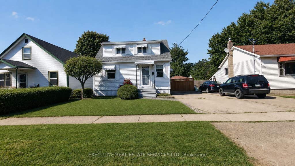 Photo of 38 Parker Street, St. Catharines, ON L2S 1C5 (MLS # X13694422)