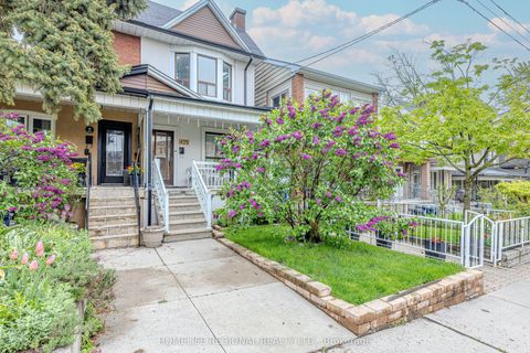 425 Bartlett Avenue N 2nd floor Toronto ON M6H 3G8