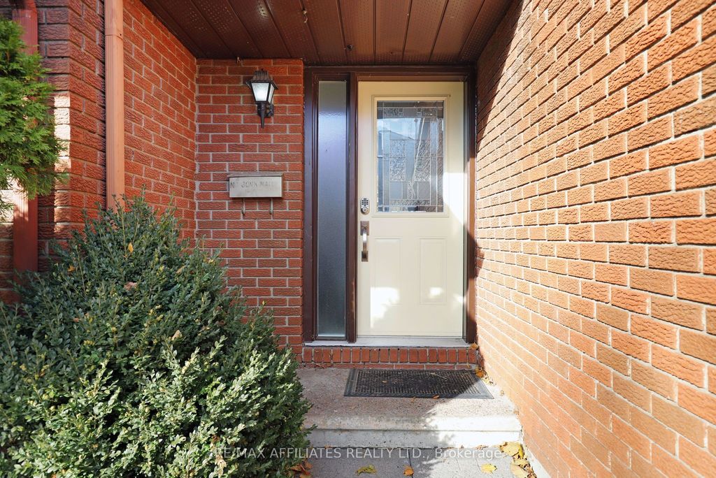 Photo of 472 Sandhamn Private #37, Hunt Club - South Keys and Area, ON K1T 2Z4 (MLS # X12608758)