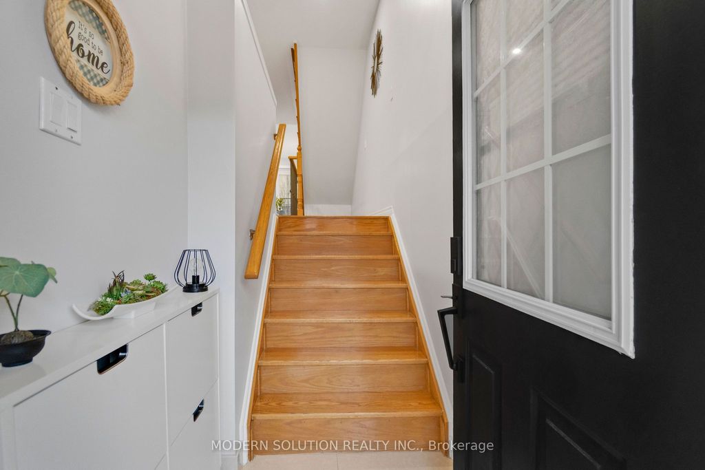 Photo of 5055 Heatherleigh Avenue #141, Mississauga, ON L5V 2K5 (MLS # W12957168)