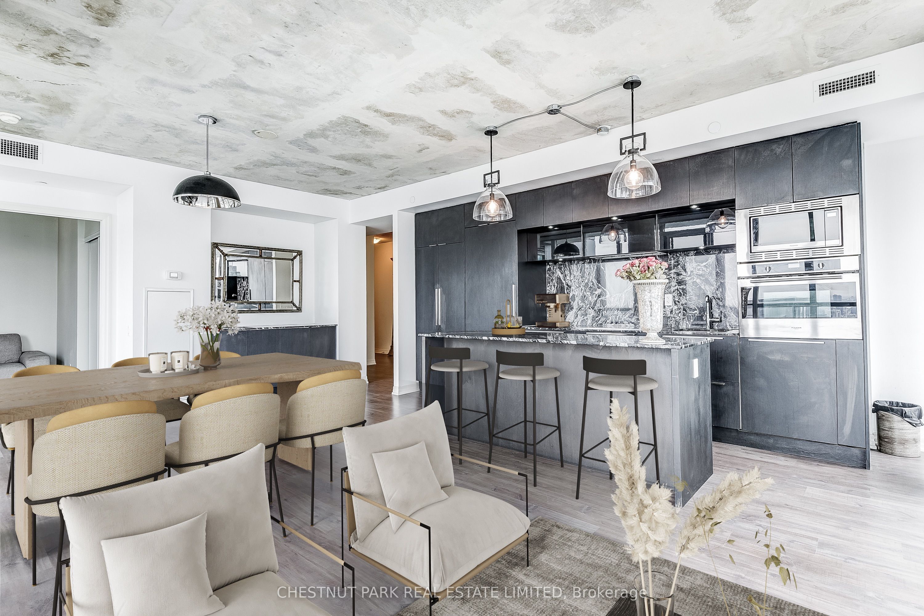 88 Blue Jays Way 4005