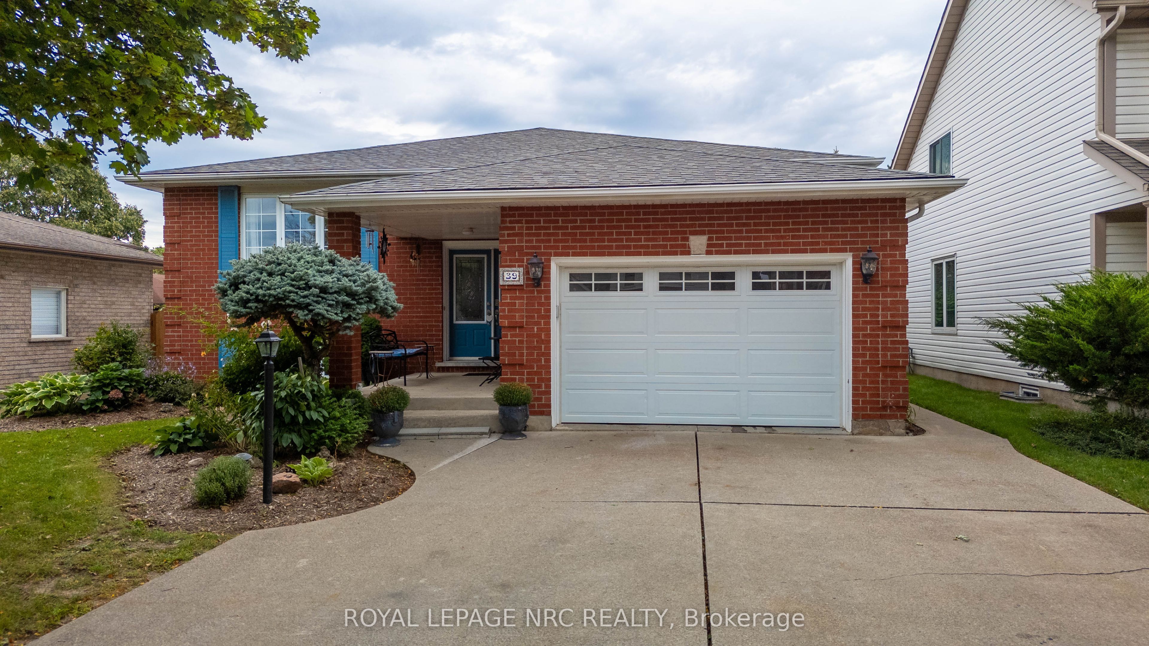 39 West Farmington Drive