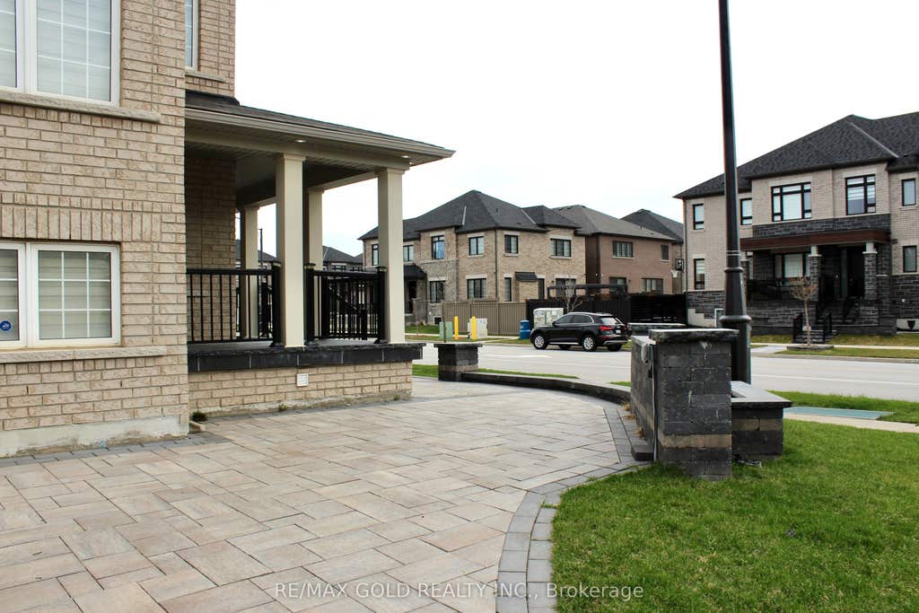 Photo of 27 Brentwick Drive, Brampton, ON L6X 5G1 (MLS # W13412112)