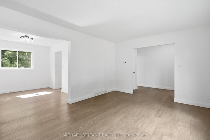 Photo 1 of 32 — 27 Cummington Place, Welland, ON L3C 6A9