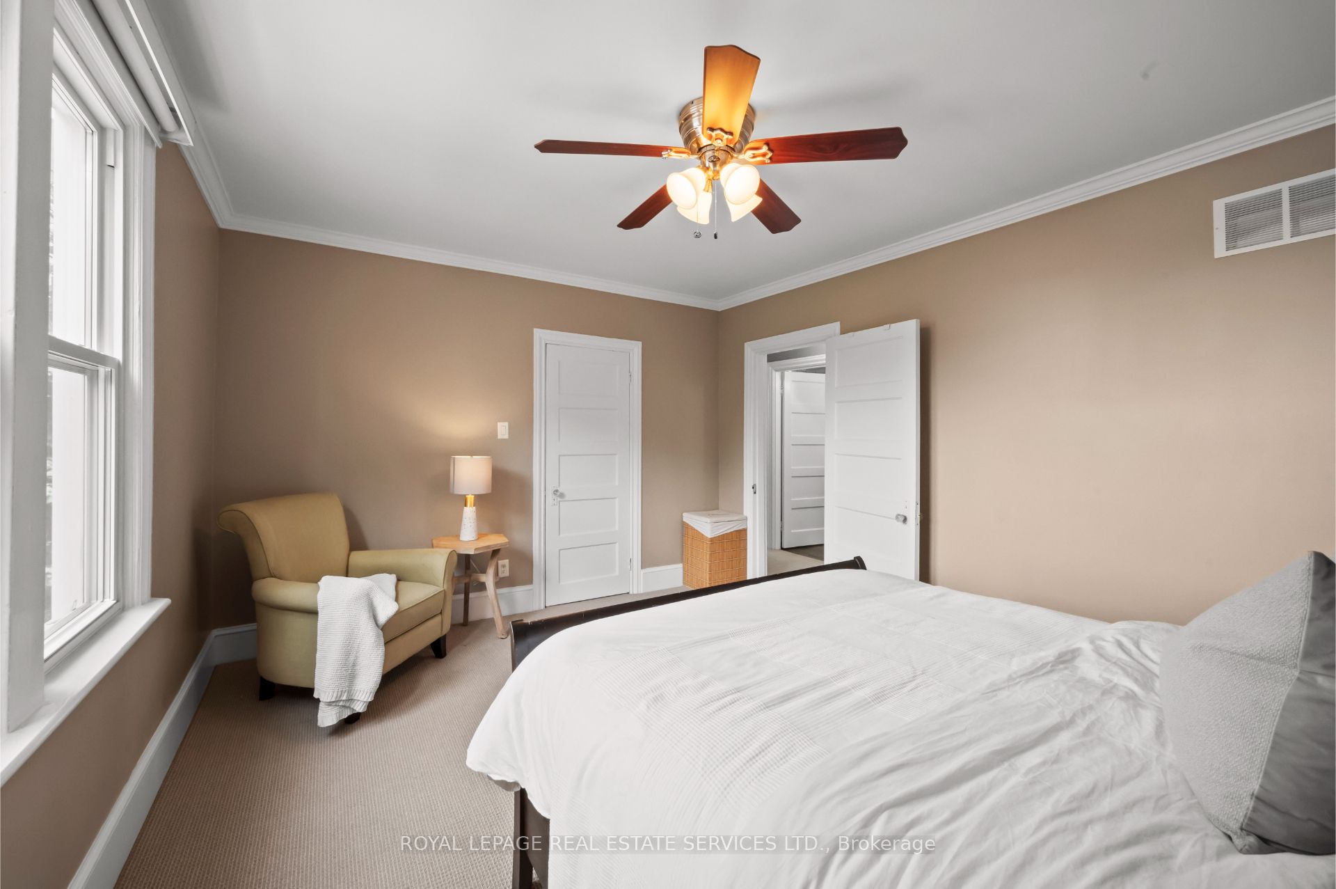 Hamilton, ON L8P 2R9, Canada, 4 Bedrooms Bedrooms, ,2 BathroomsBathrooms,Residential,Active,96251