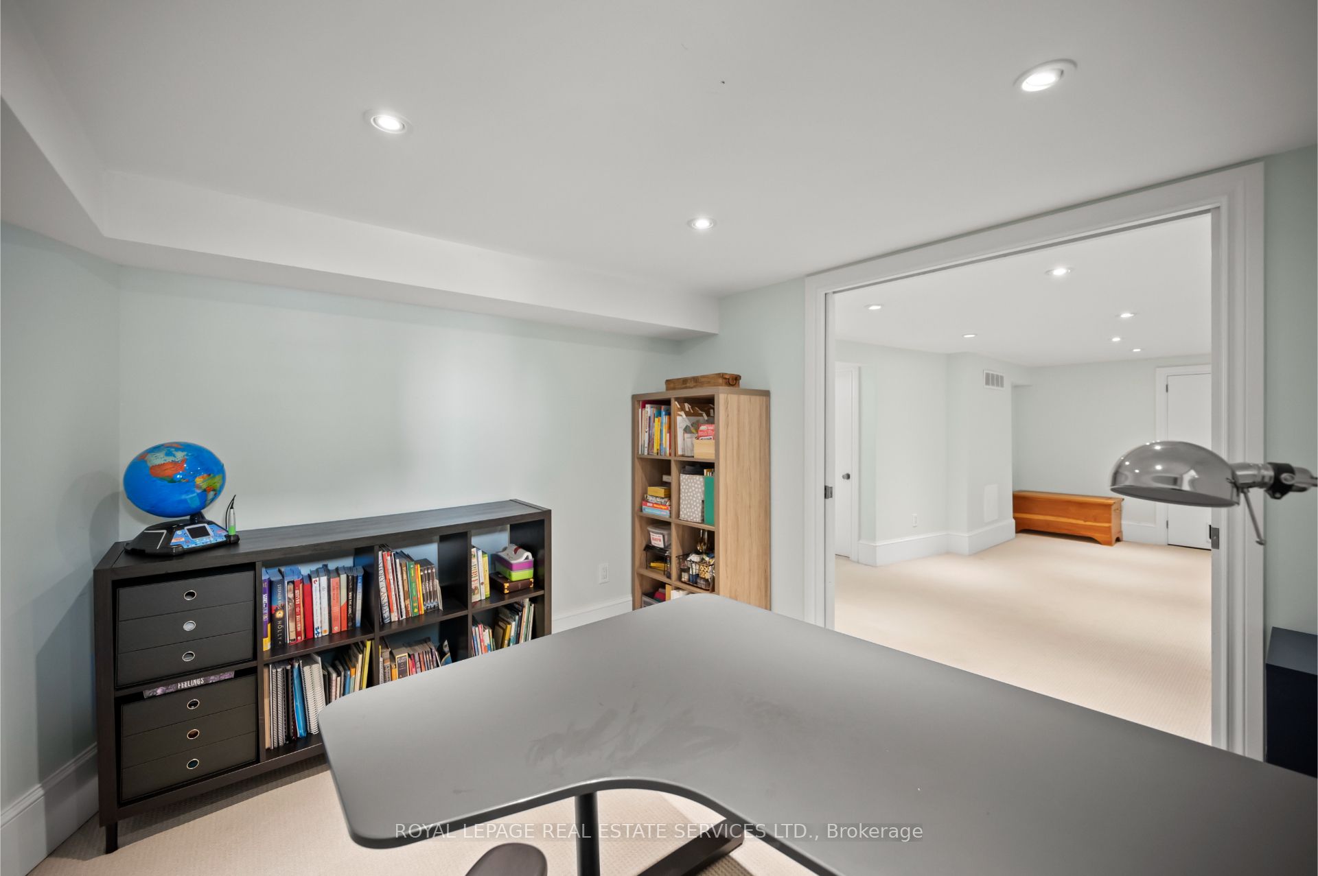 Hamilton, ON L8P 2R9, Canada, 4 Bedrooms Bedrooms, ,2 BathroomsBathrooms,Residential,Active,96251