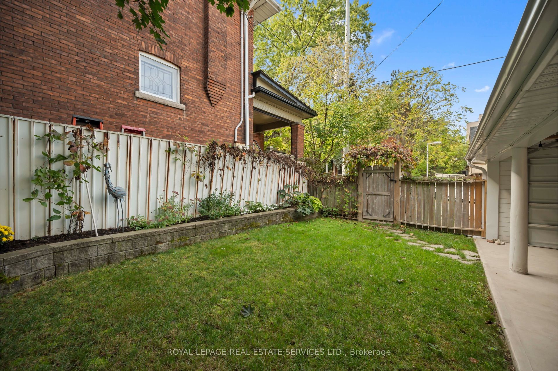 Hamilton, ON L8P 2R9, Canada, 4 Bedrooms Bedrooms, ,2 BathroomsBathrooms,Residential,Active,96251