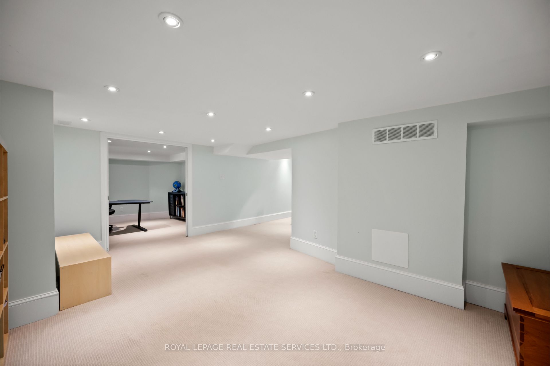 Hamilton, ON L8P 2R9, Canada, 4 Bedrooms Bedrooms, ,2 BathroomsBathrooms,Residential,Active,96251