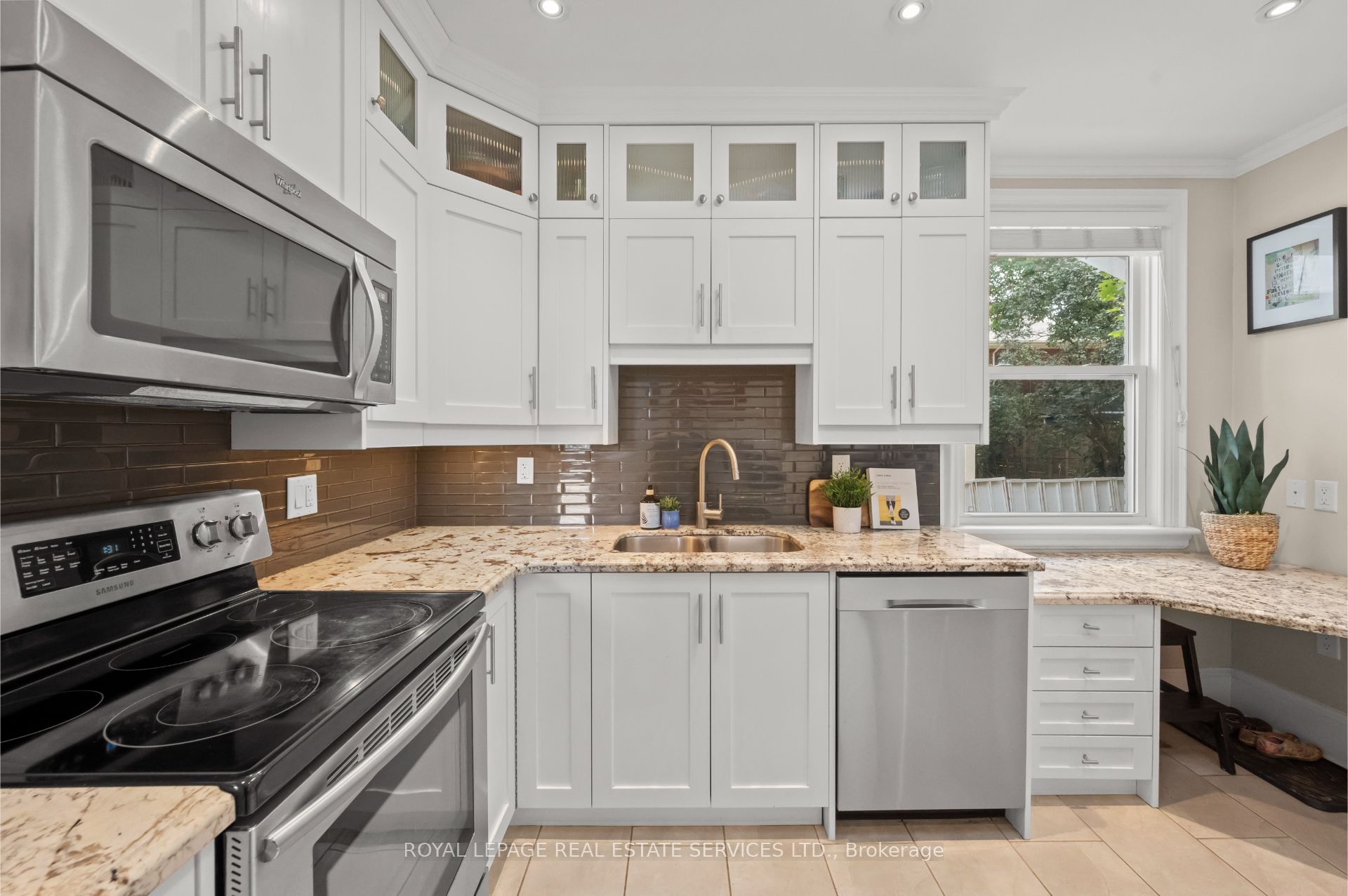 Hamilton, ON L8P 2R9, Canada, 4 Bedrooms Bedrooms, ,2 BathroomsBathrooms,Residential,Active,96251