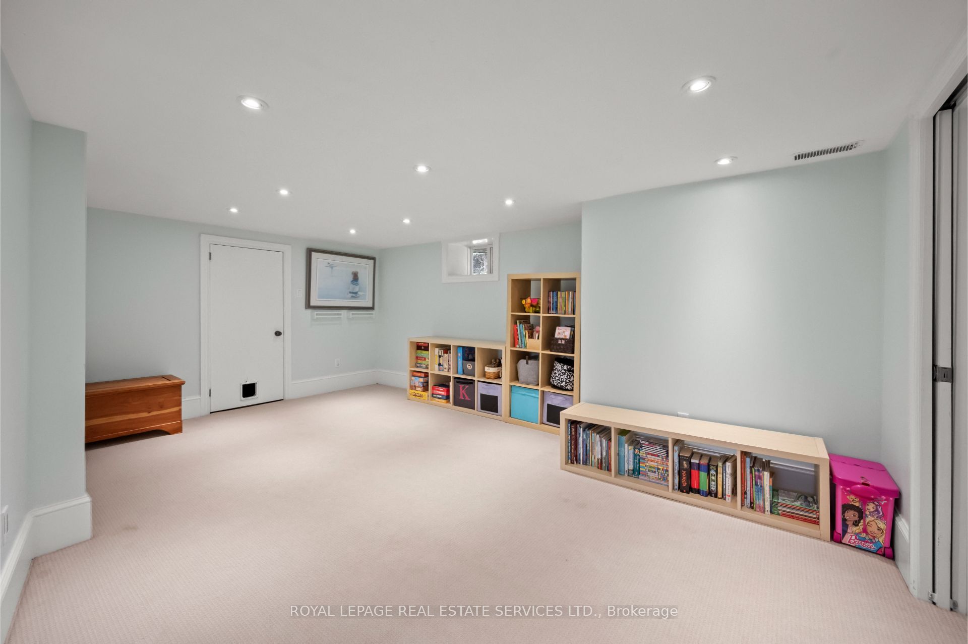 Hamilton, ON L8P 2R9, Canada, 4 Bedrooms Bedrooms, ,2 BathroomsBathrooms,Residential,Active,96251