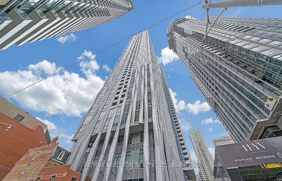 1 Yorkville Avenue 2405