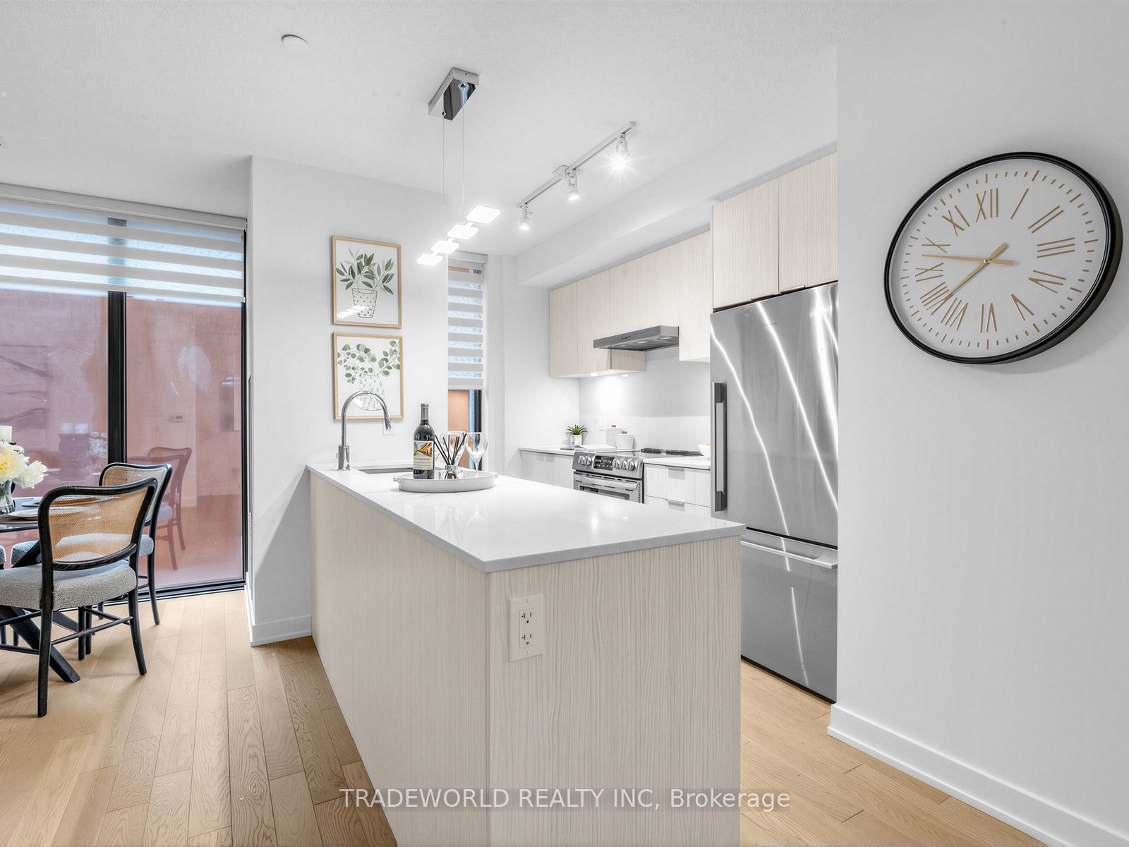 25 Richmond Street E 206