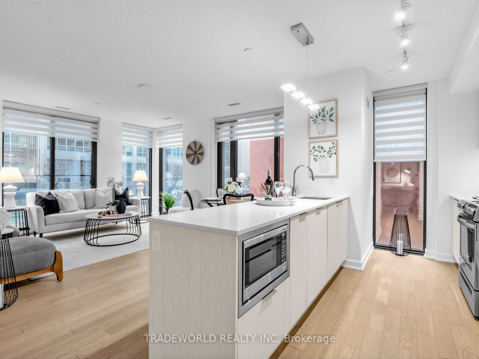 25 Richmond Street E 206