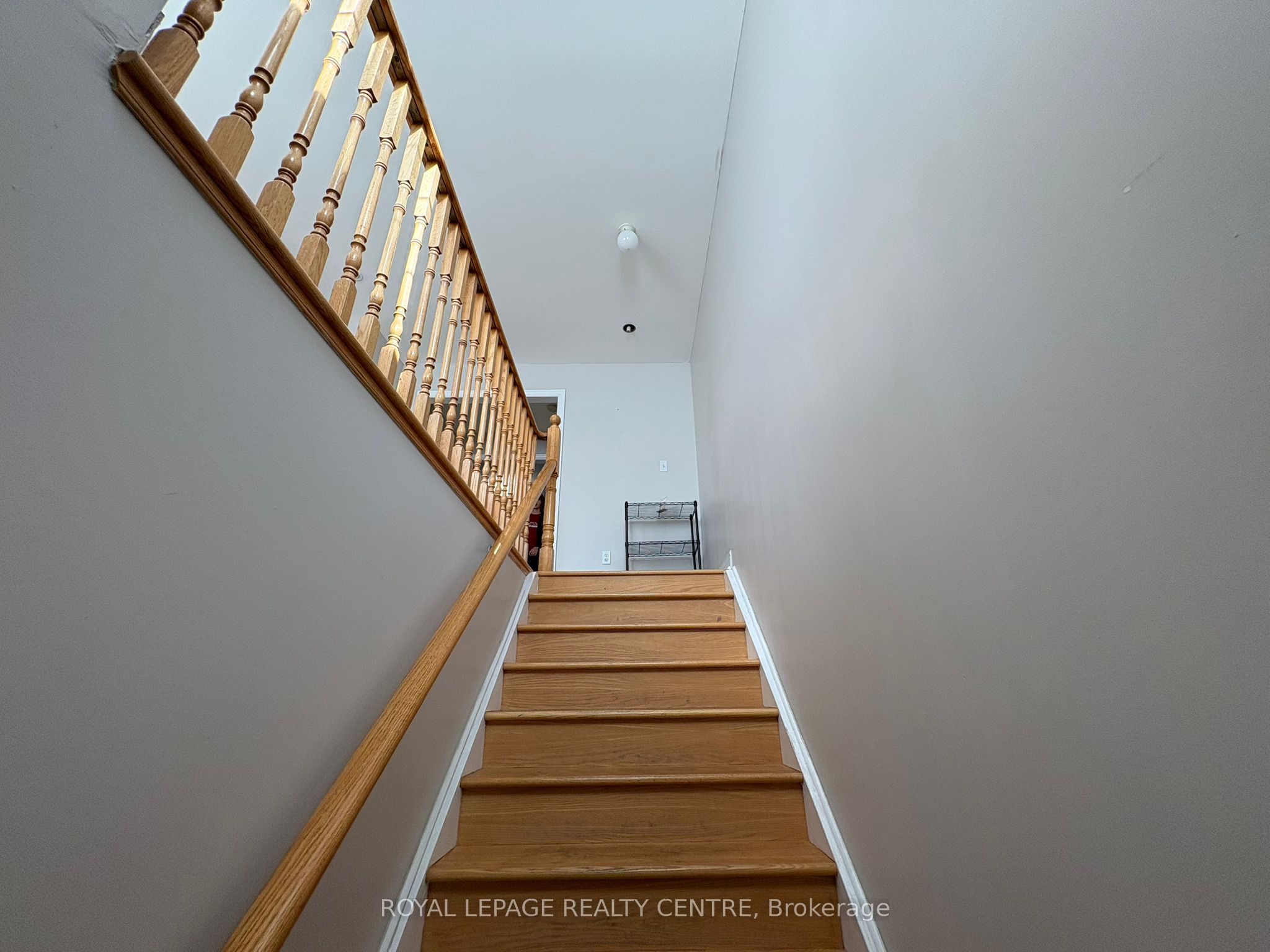 1128 Dundas Street W 5