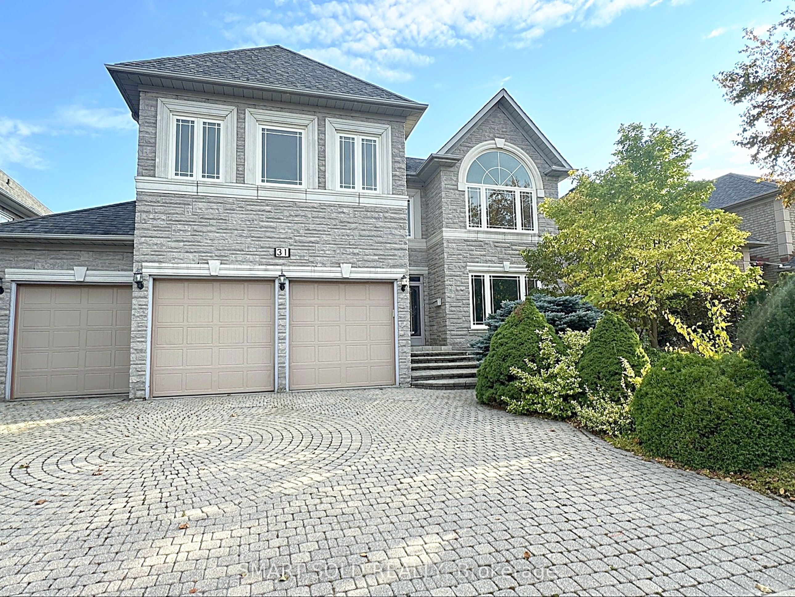 31 Black Walnut Crescent