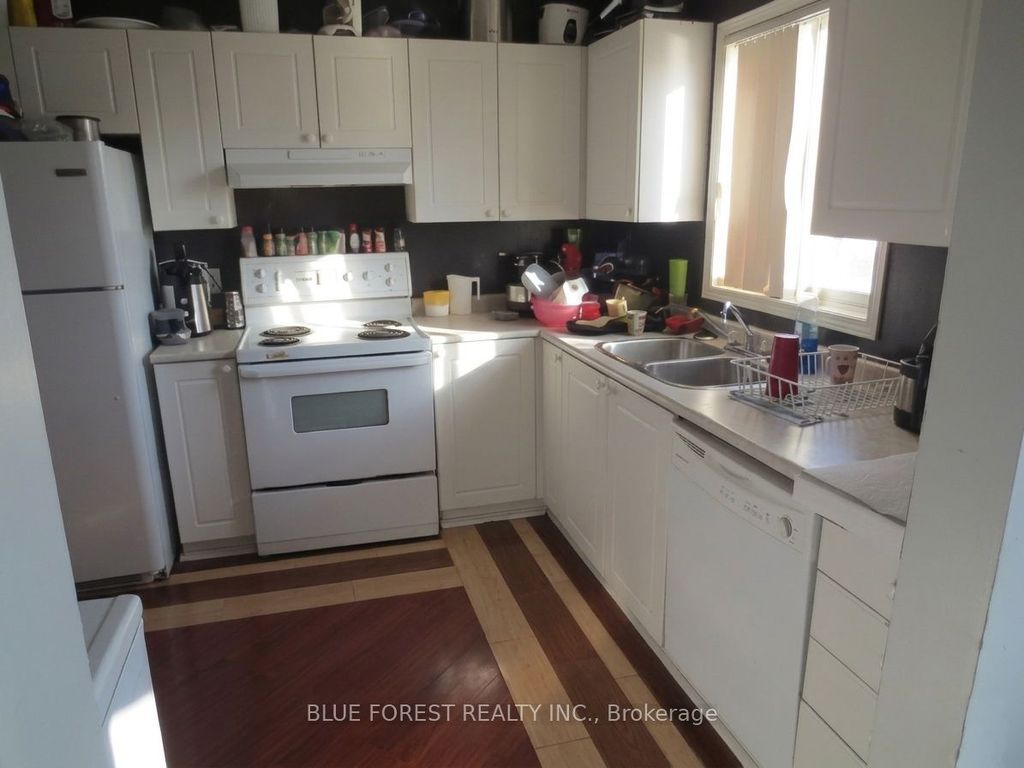 Photo of 190 Fleming Drive #3, London East, ON N5V 5B8 (MLS # X13167556)