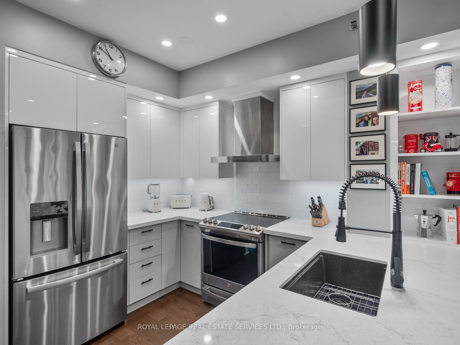 2230 Lake Shore Boulevard W 108
