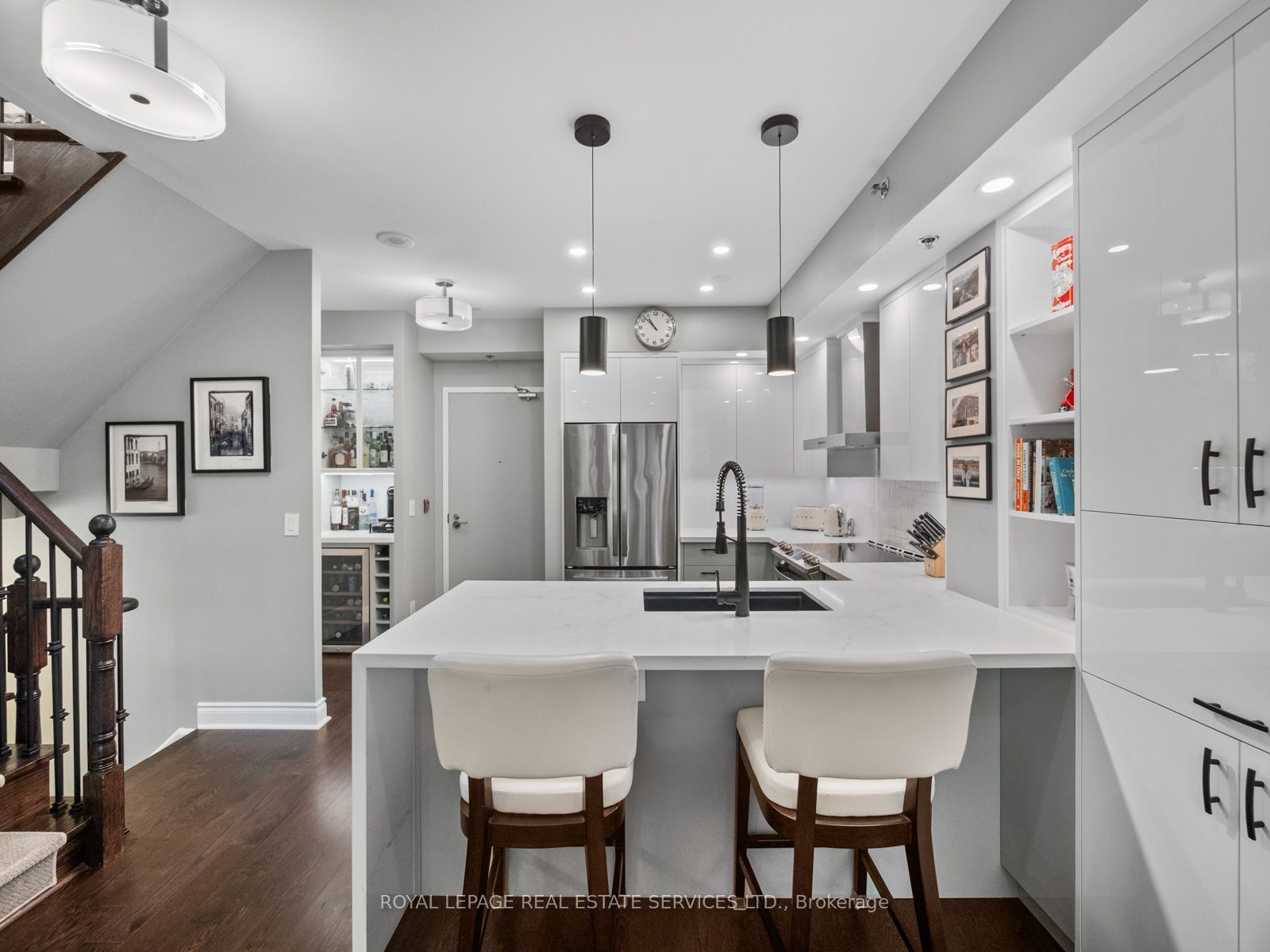 2230 Lake Shore Boulevard W 108