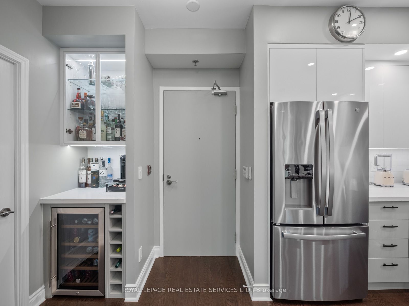2230 Lake Shore Boulevard W 108