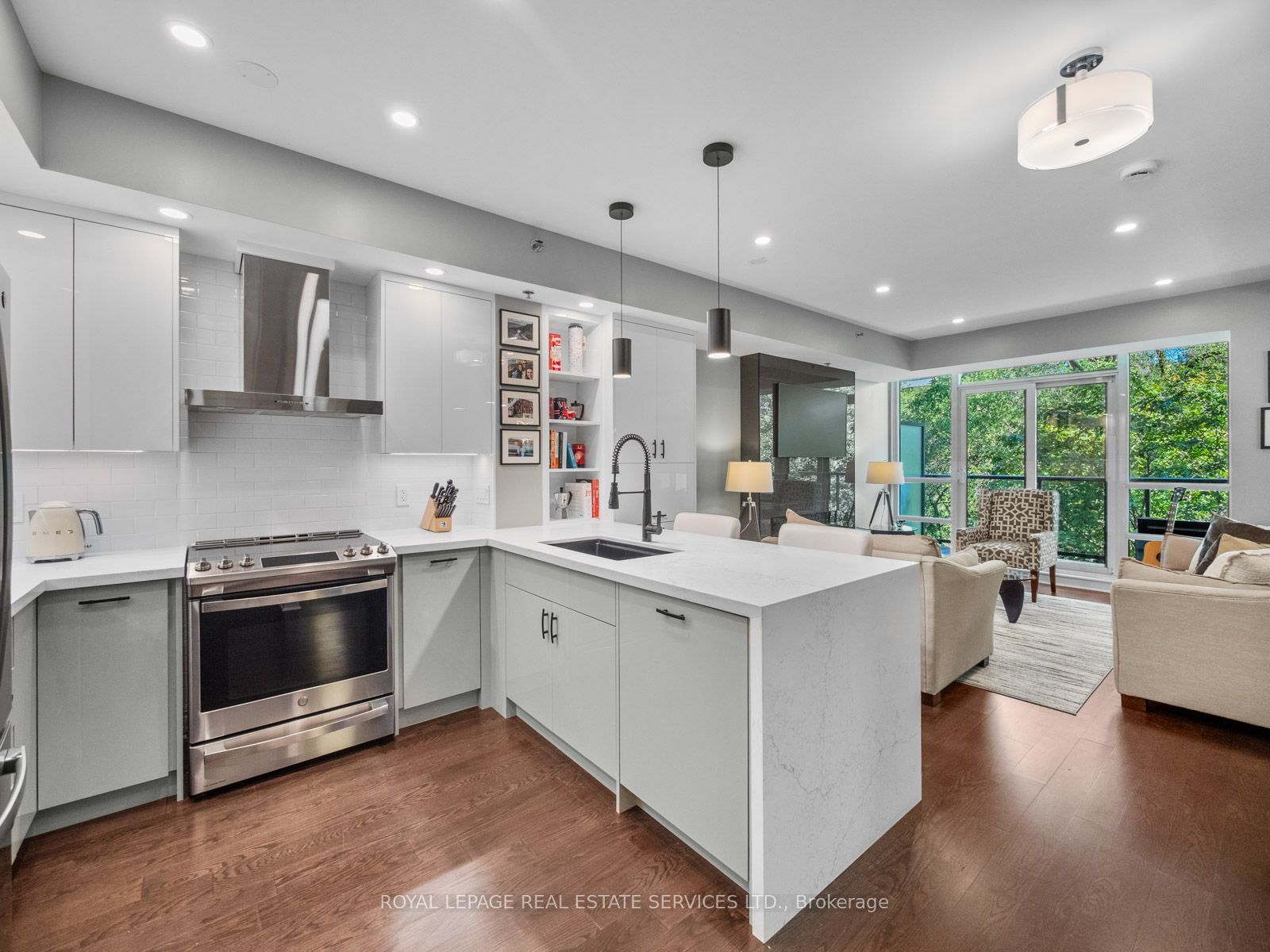 2230 Lake Shore Boulevard W 108