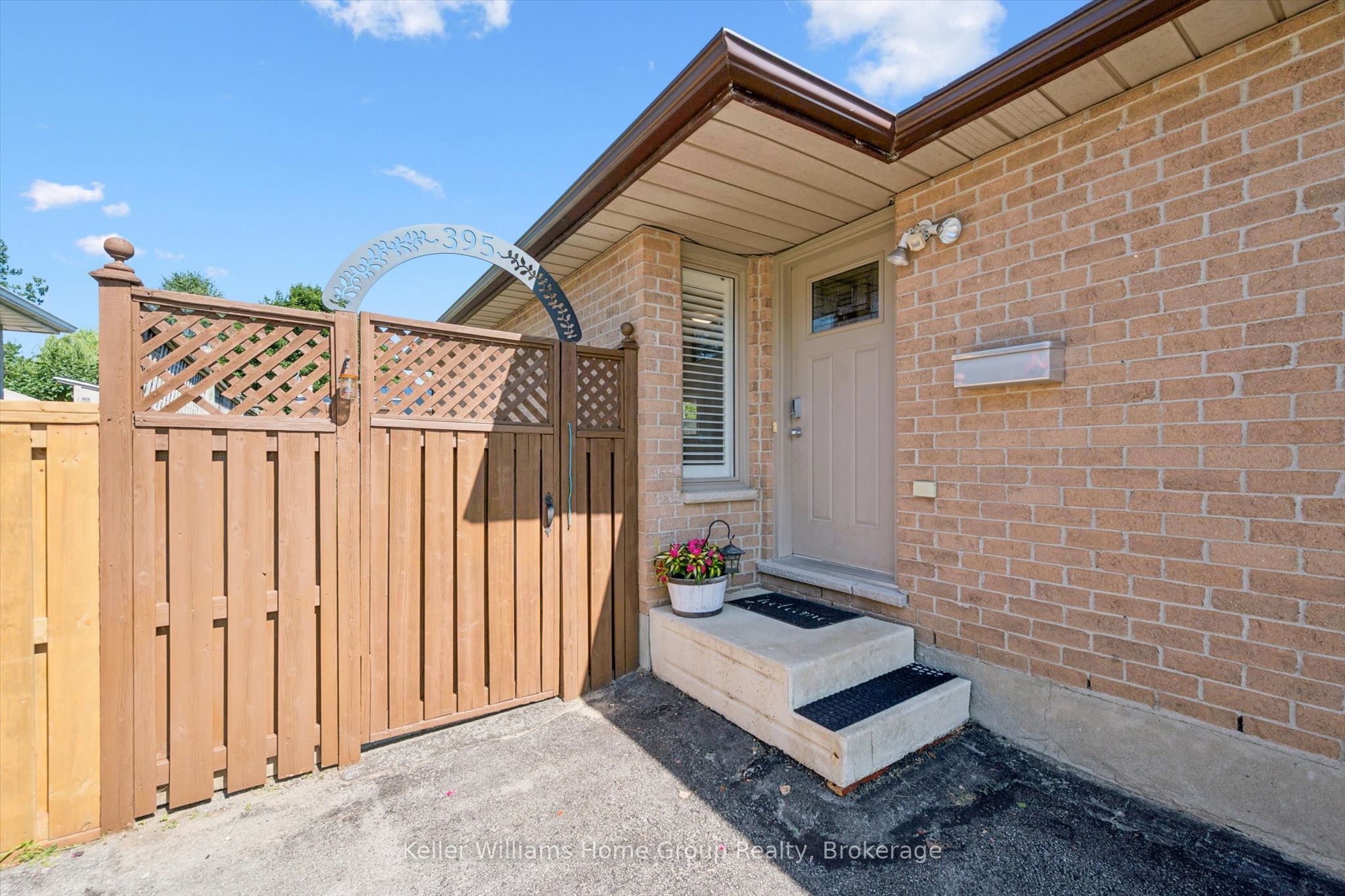 395 Strathallan Street