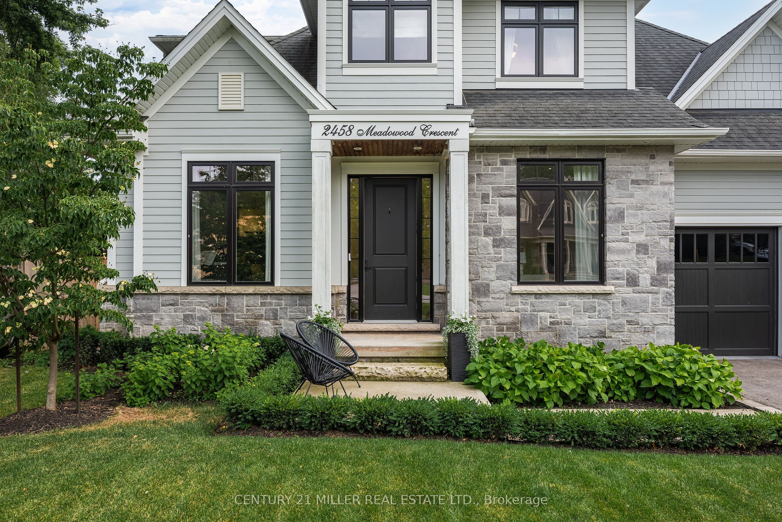 2458 Meadowood Crescent