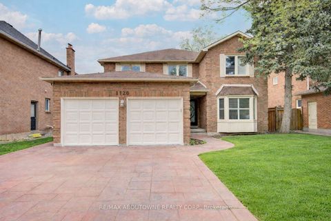 1126 Berkshire Court Oakville ON L6M 2L6
