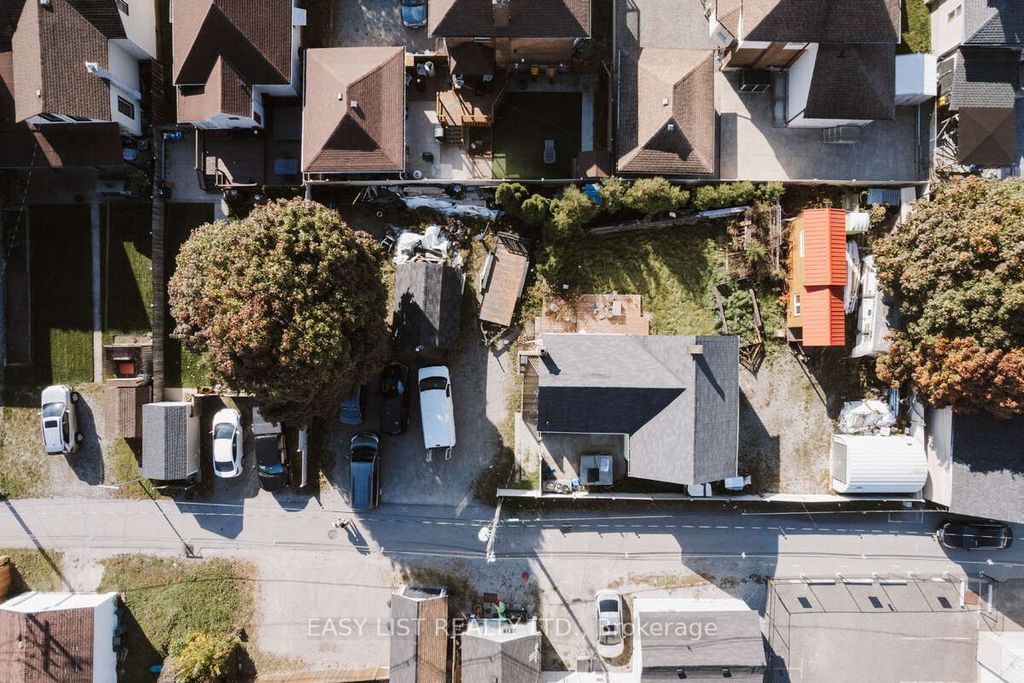 Photo of 14 Chestnut Lane, St. Catharines, ON L2T 1G4 (MLS # X12474774)