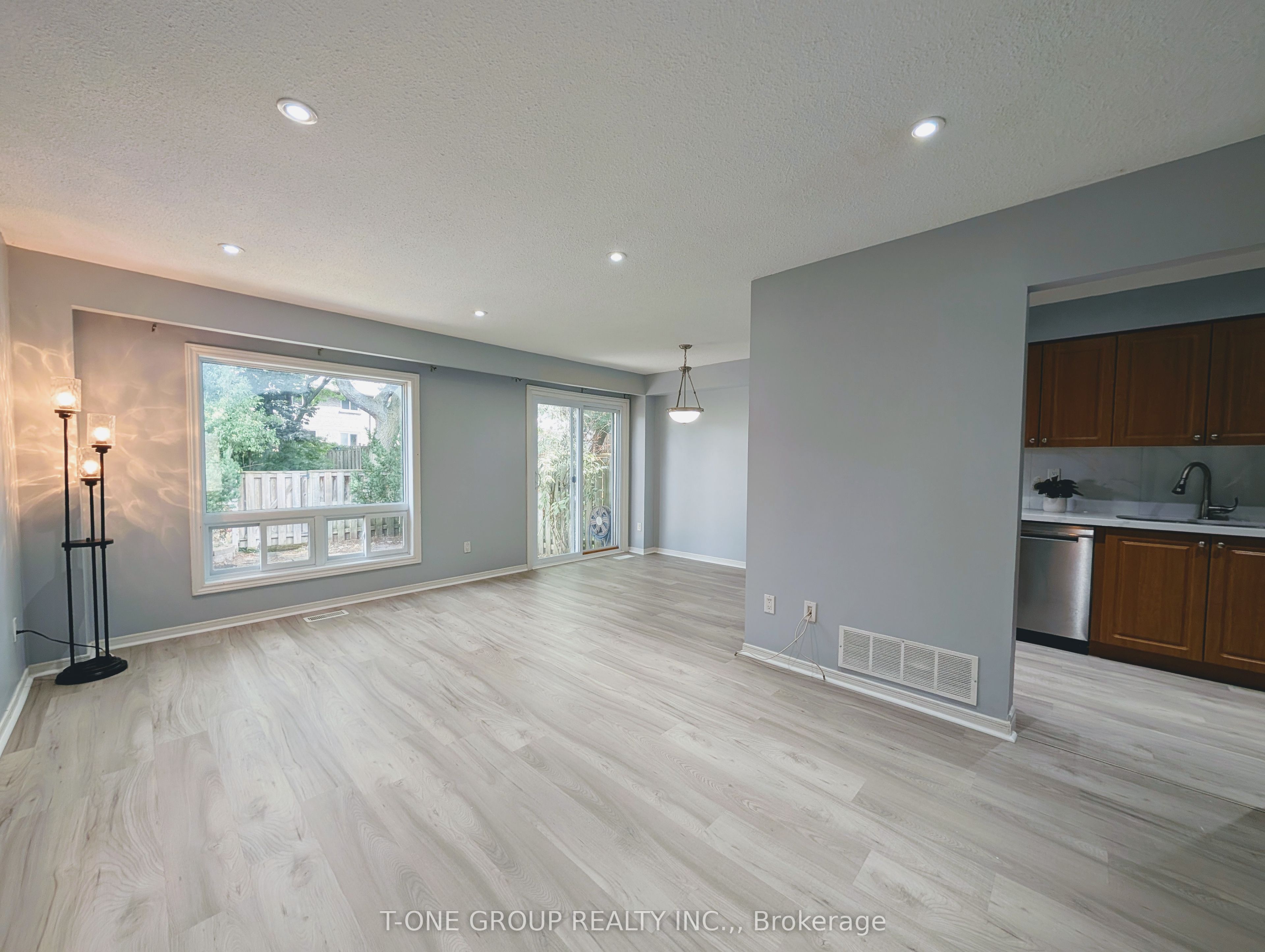 8 Camelot Way
