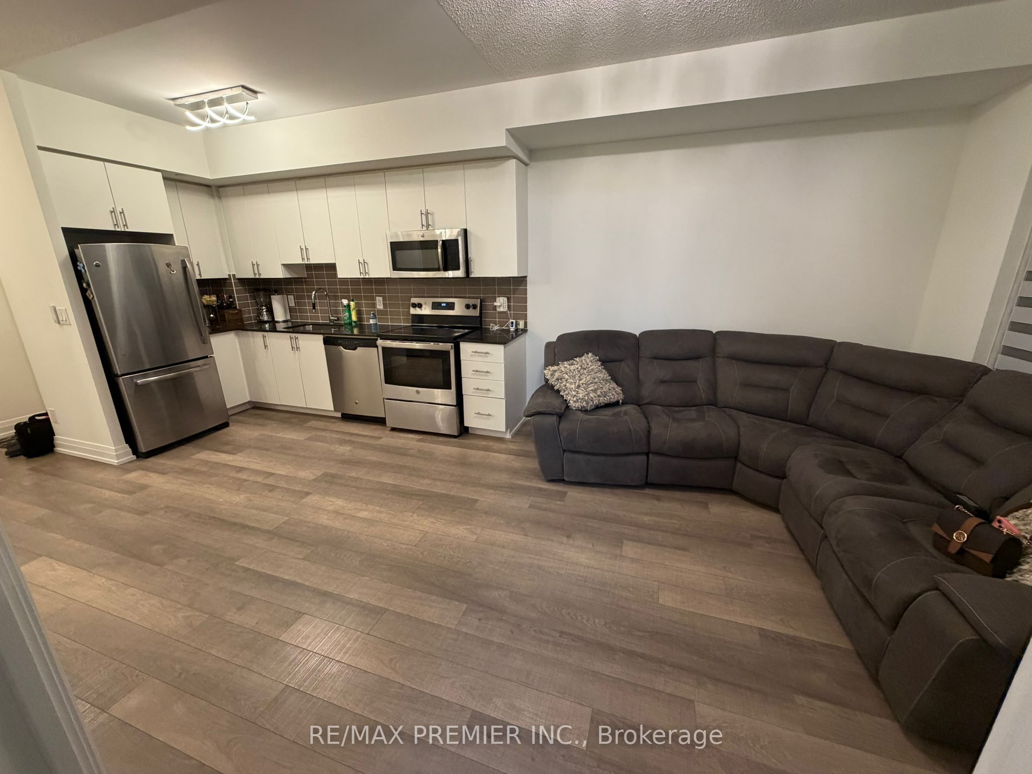 7167 Yonge Street 608