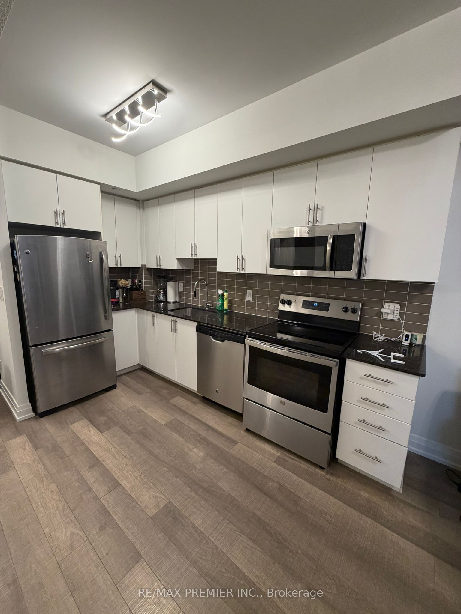 7167 Yonge Street 608