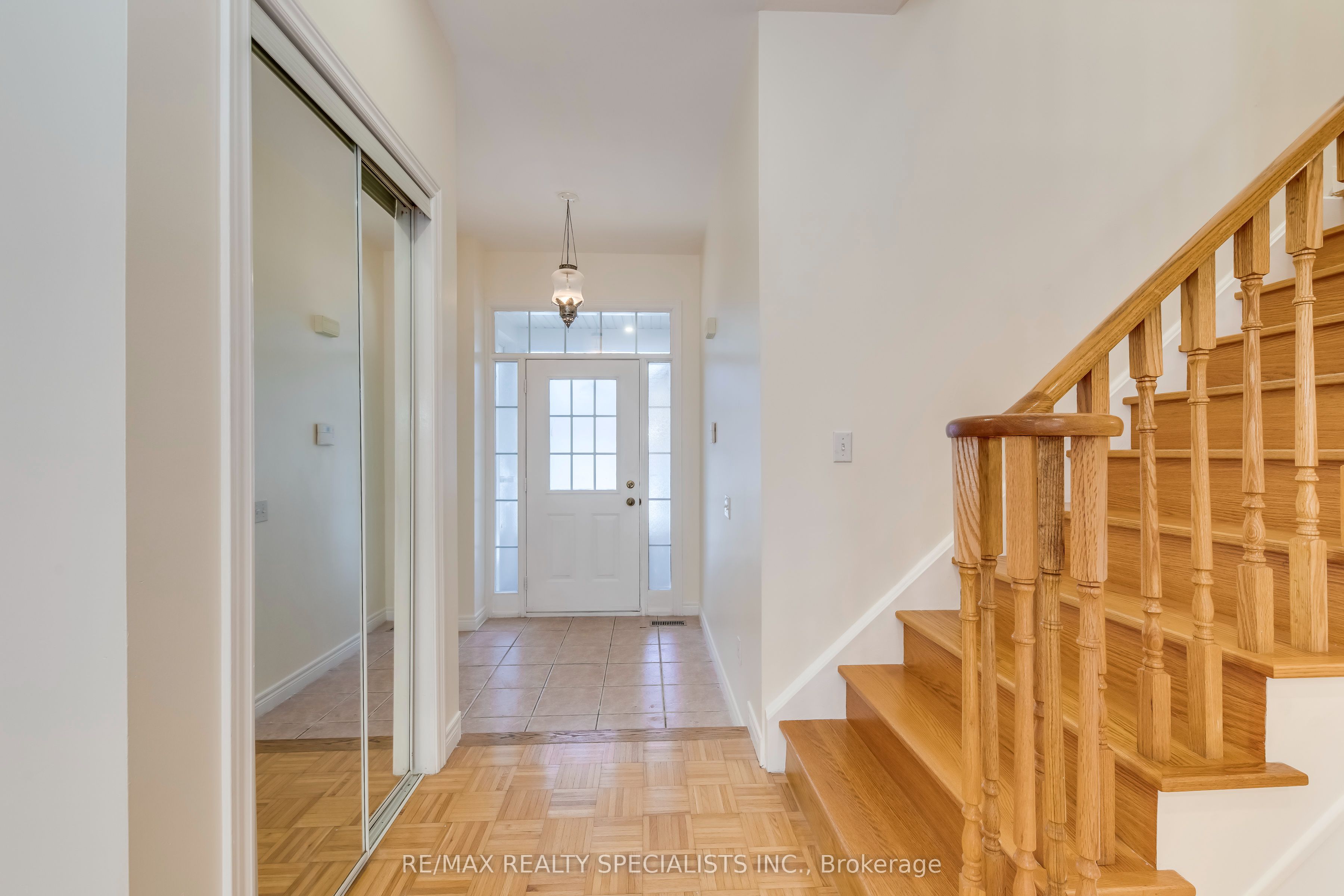 799 Khan Crescent UPPER