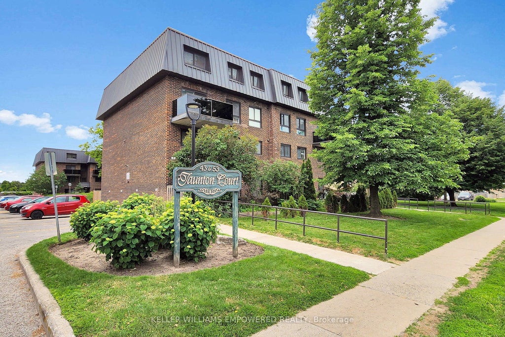 Photo of 43 Taunton Road E #36, Oshawa, ON L1G 3T6 (MLS # E13481982)