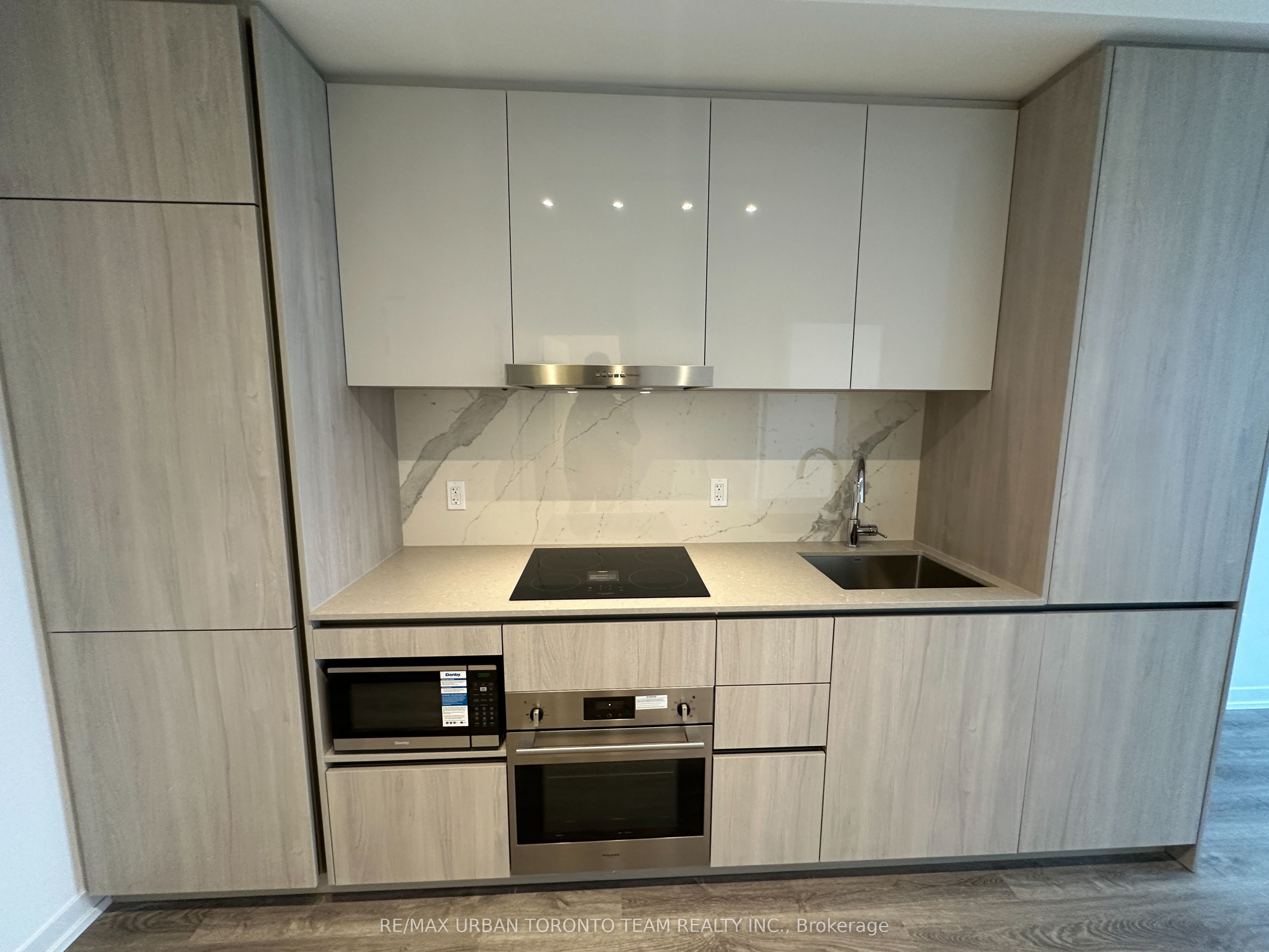 8 Interchange Way 5305