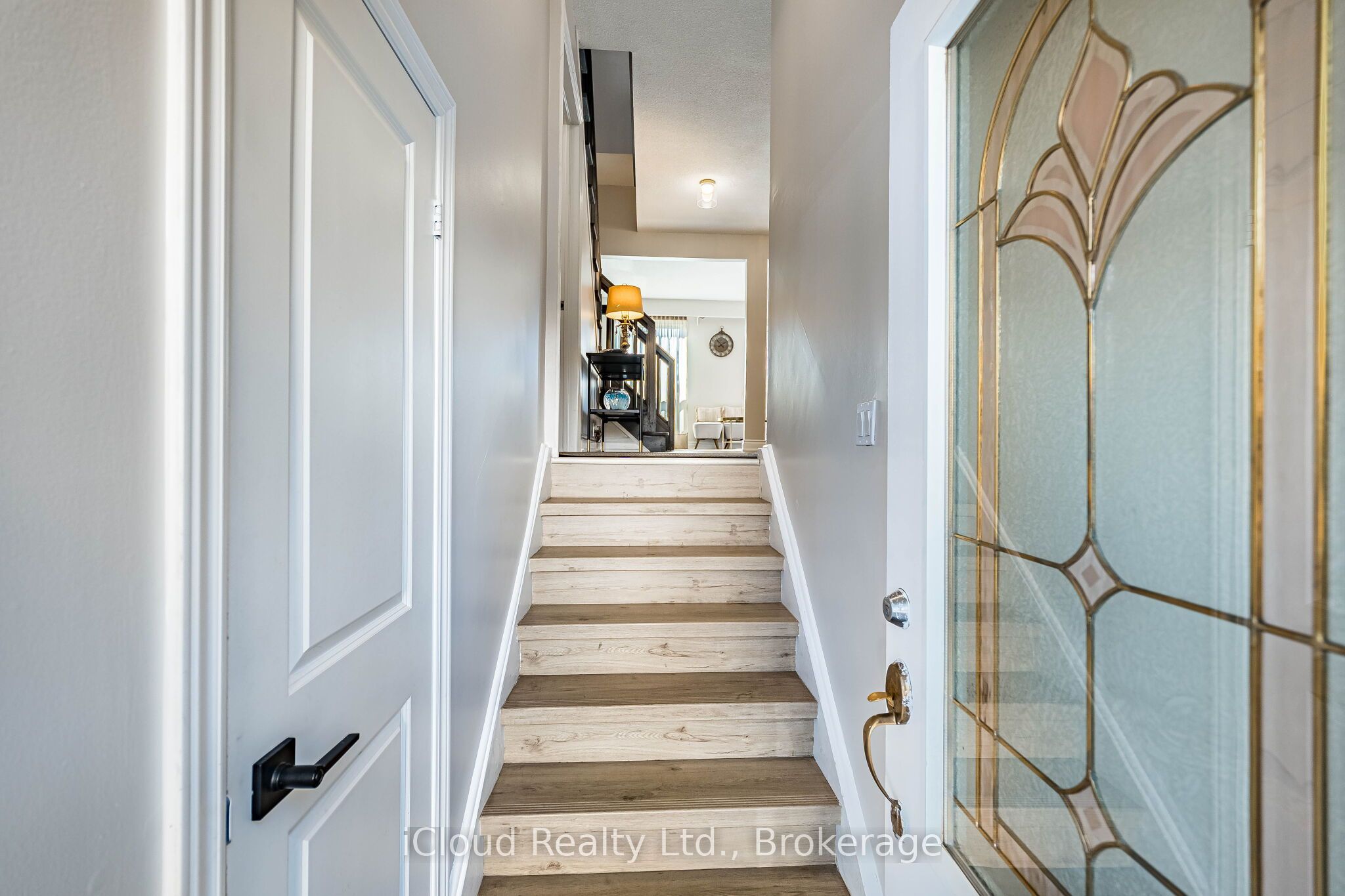 479 Ontario Street N 59
