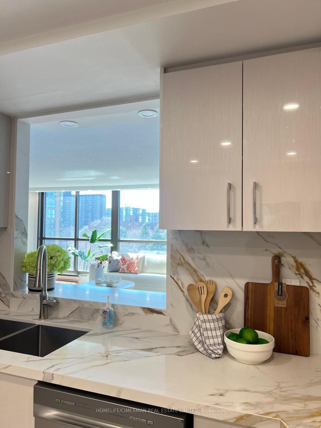 2010 Islington Avenue 601