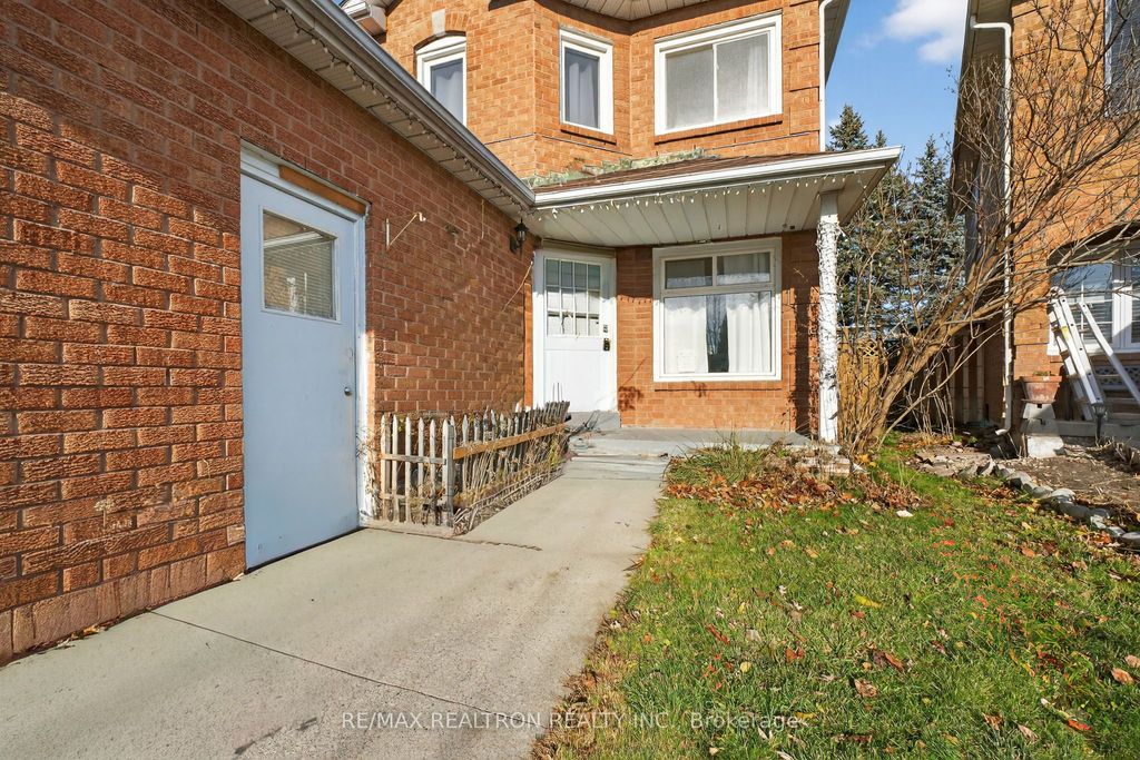 Photo of 1622 Hollyhedge Drive, Pickering, ON L1X 2G6 (MLS # E12608776)