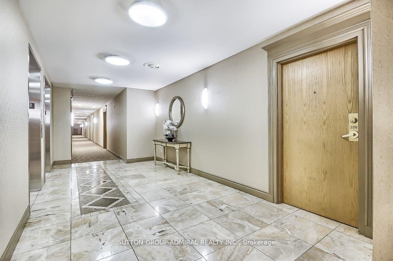 1 Maison Parc Court 206