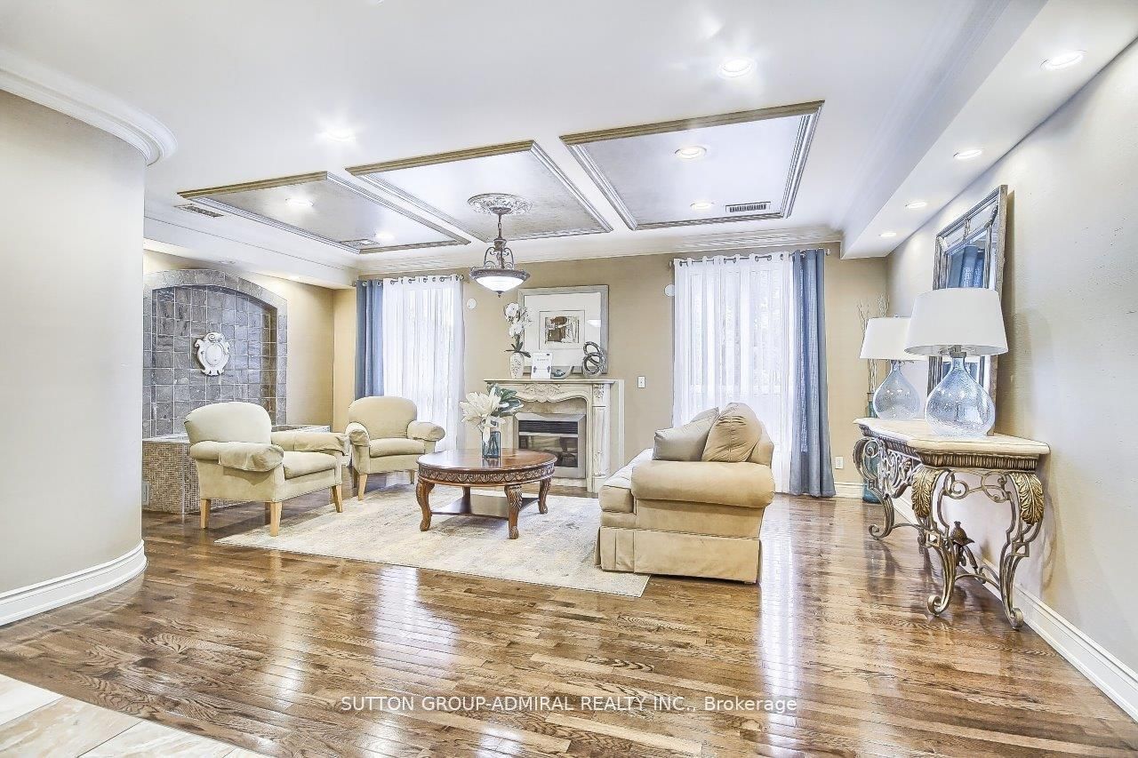 1 Maison Parc Court 206