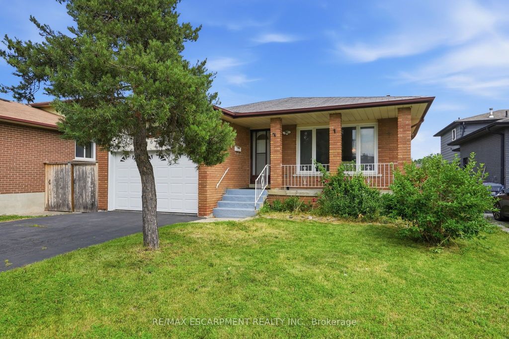 Photo of 464 Louis Drive, Mississauga, ON L5B 2J6 (MLS # W13503174)