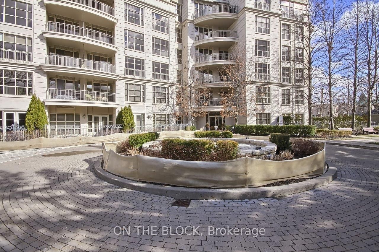 3085 Bloor Street W 112