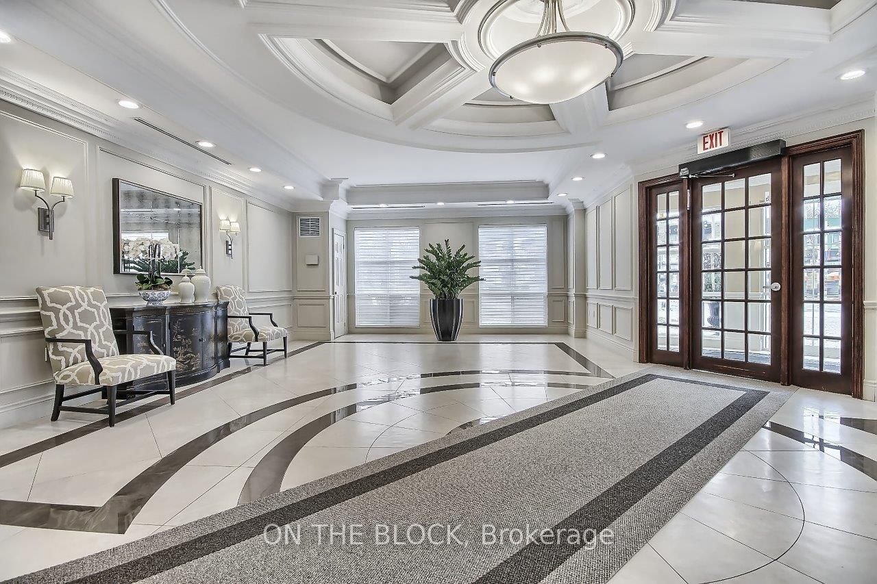 3085 Bloor Street W 112
